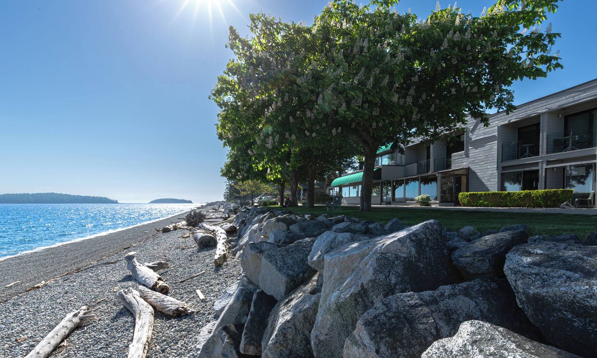 Downtown Hotel | Sechelt Inn