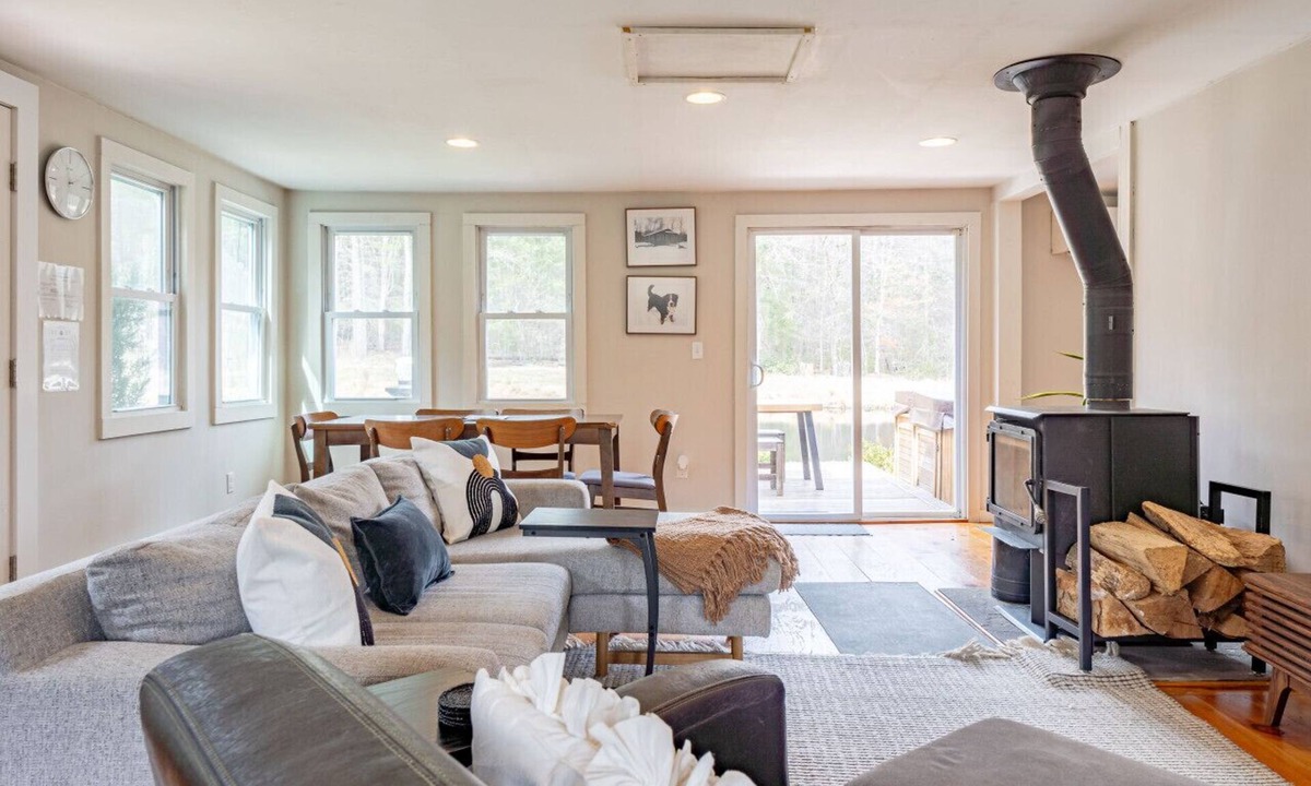 Kerhonkson Cottage | Secluded Couples Spa Sanctuary with HotTub!
