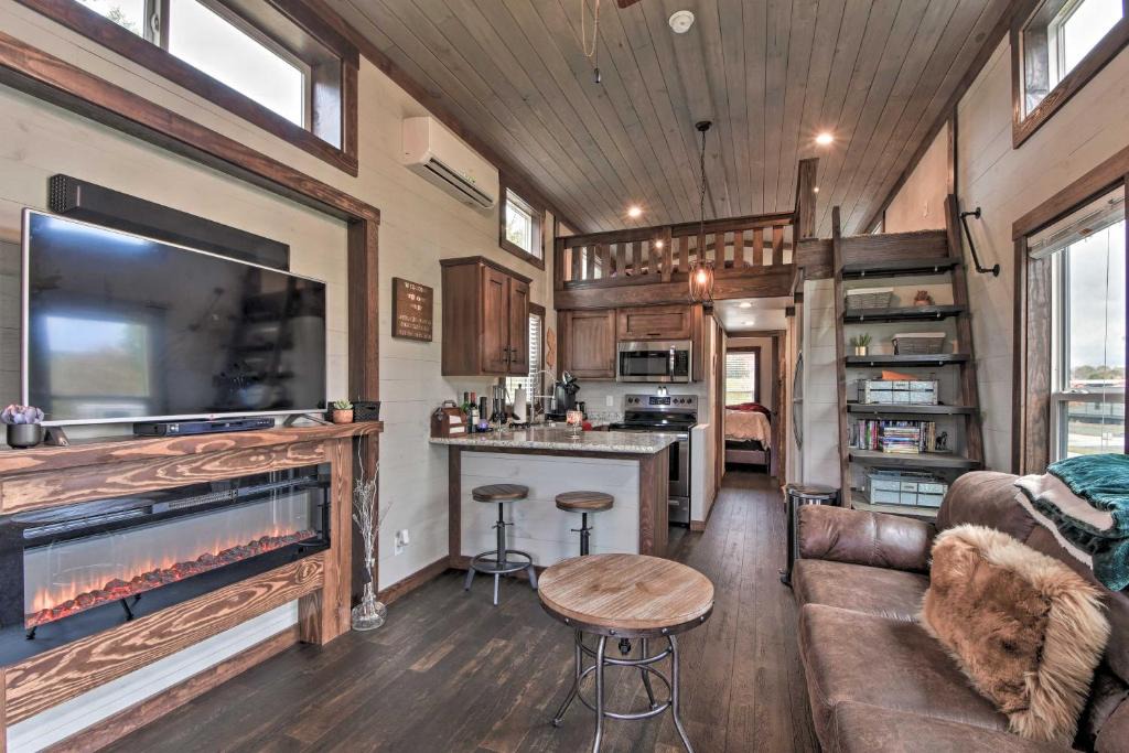 Morganton House | Secluded Morganton Tiny Home w/Grills!