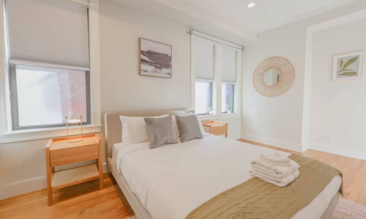 Fenway–Kenmore Apartment | Simple 2 Bd/2 bth | Washer/Dryer | Close to Fenway