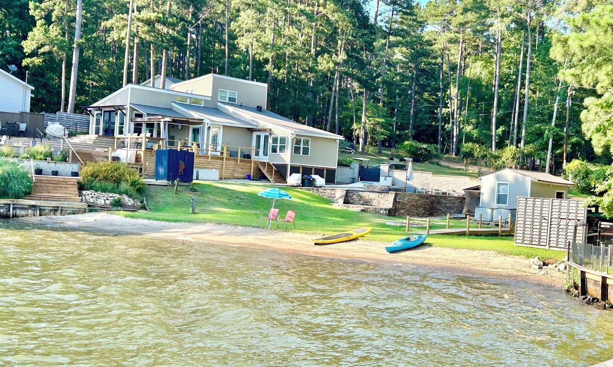 Milledgeville House | Sleeps 6, Inground Pool, Amazing Views + More!