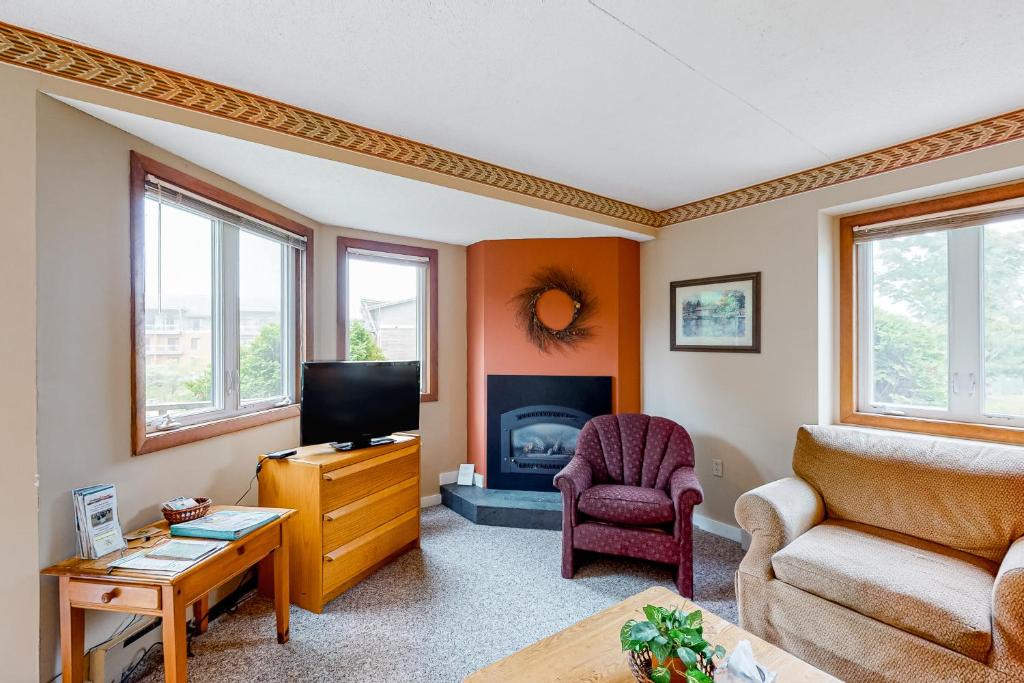 North Troy Apartment | Slopeside 705