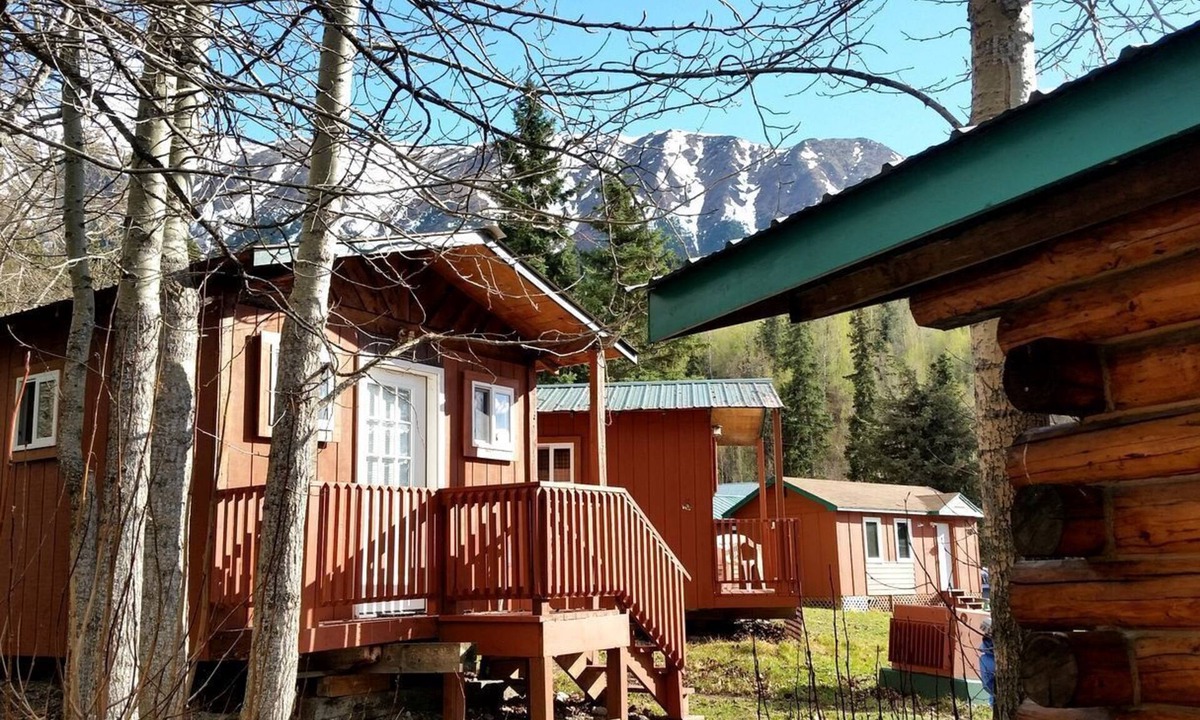 Cooper Landing Cabin | Small Group Cabin Ideal to Relax and Explore Nature in Alaska