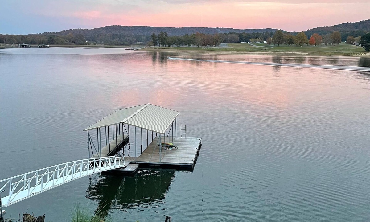 Crane Hill House | Smith Lake Home-Great Location- New Bentley Tritoon available