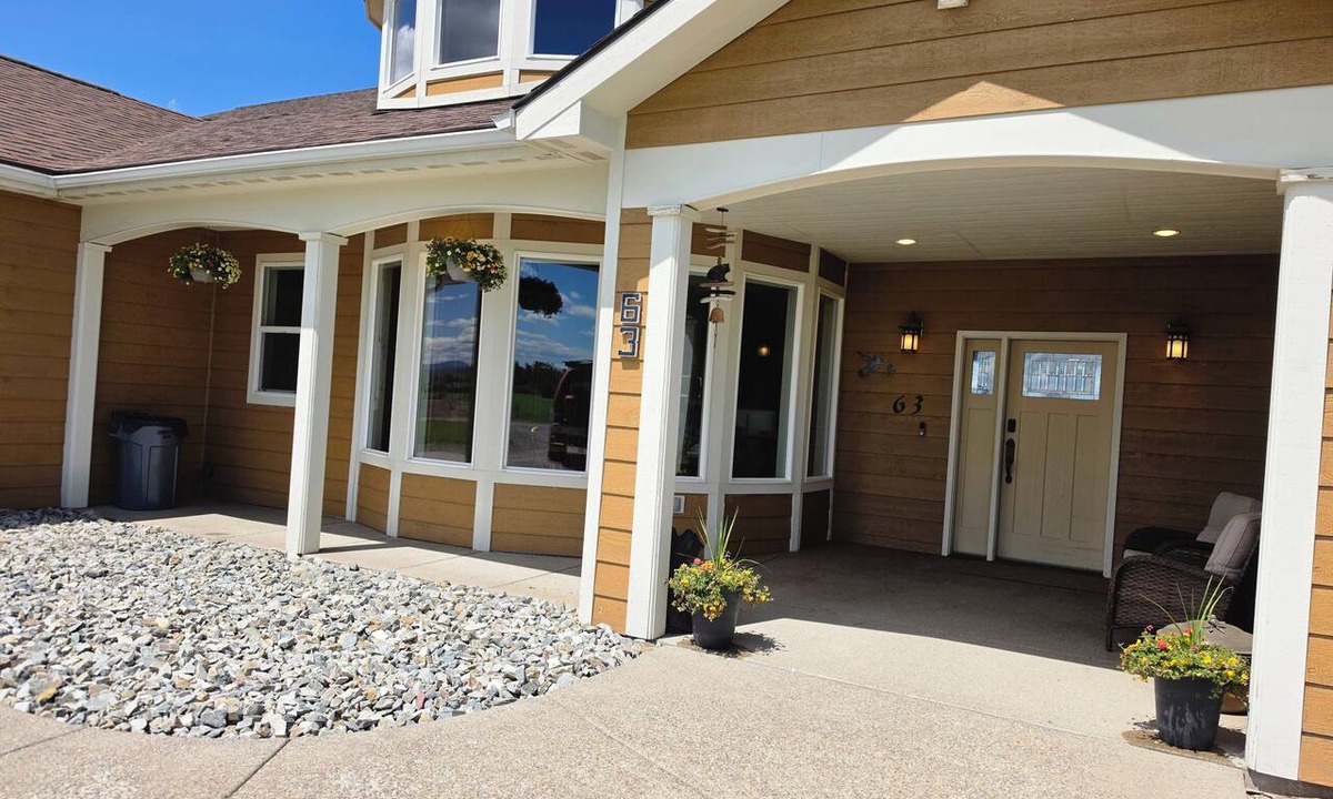 Evergreen House | Spacious 3 BR Retreat Near Glacier Park - Sleeps 10 -Where Memories Are Made