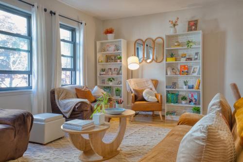 Ditmas Park Apartment | Spacious 3BR in Flatbush w King Bed, 2 Queens, Fast Wifi, AC