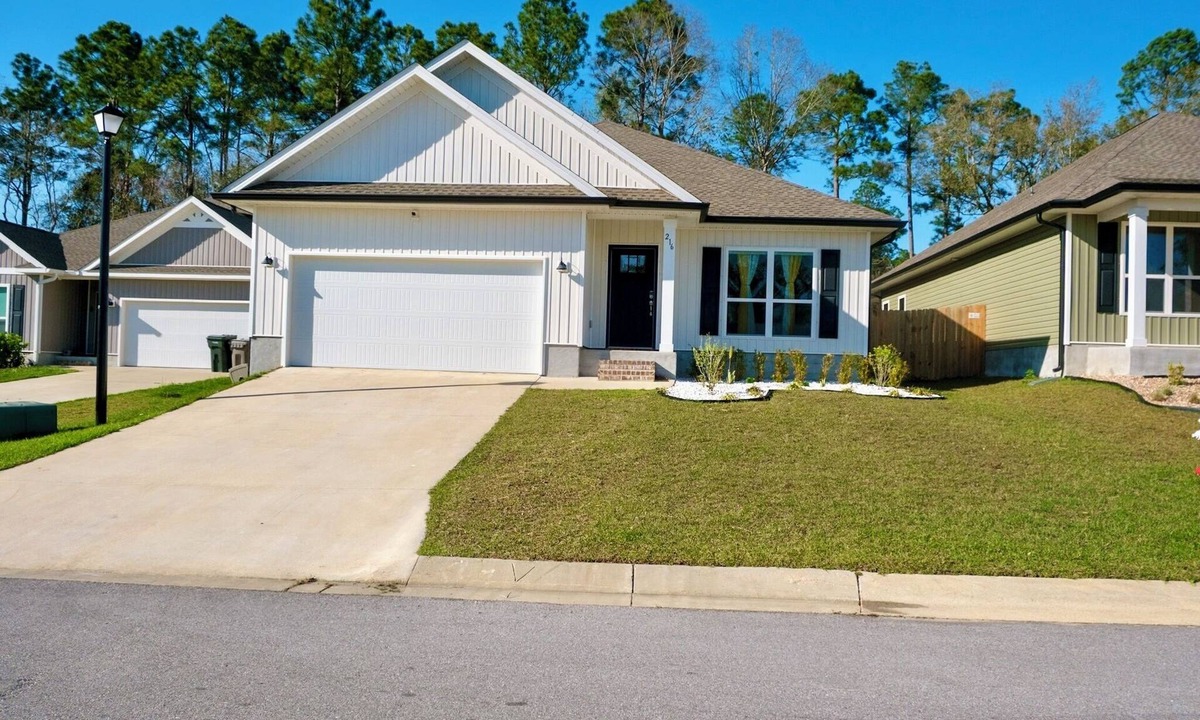 Florida Panhandle House | Spacious 4-bedroom house with WiFi, AC in phenomenal Cantonment