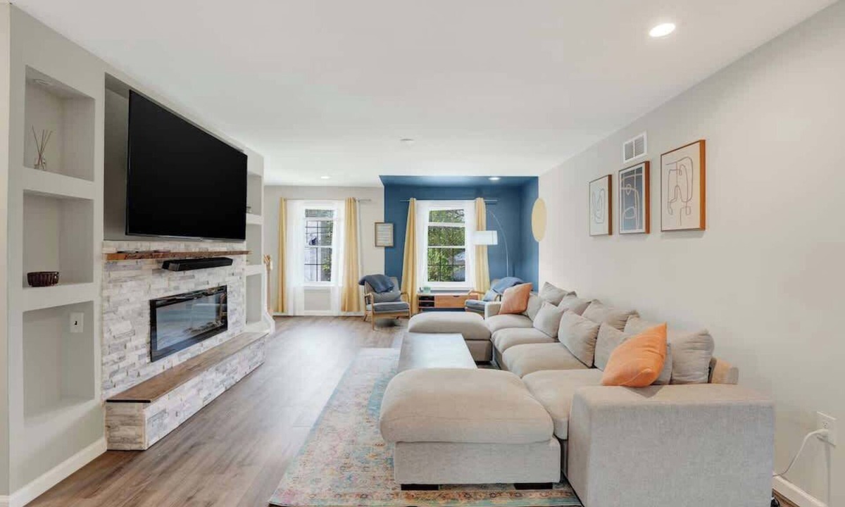 Wilmington House | Spacious 4BR | 4B Townhouse Sleeps 8+ Near Downtown Wilmington