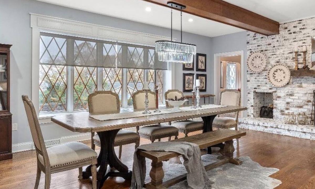 Menands House | Spacious 5-bed house centralized within hour of skiing, Race track & Lake George