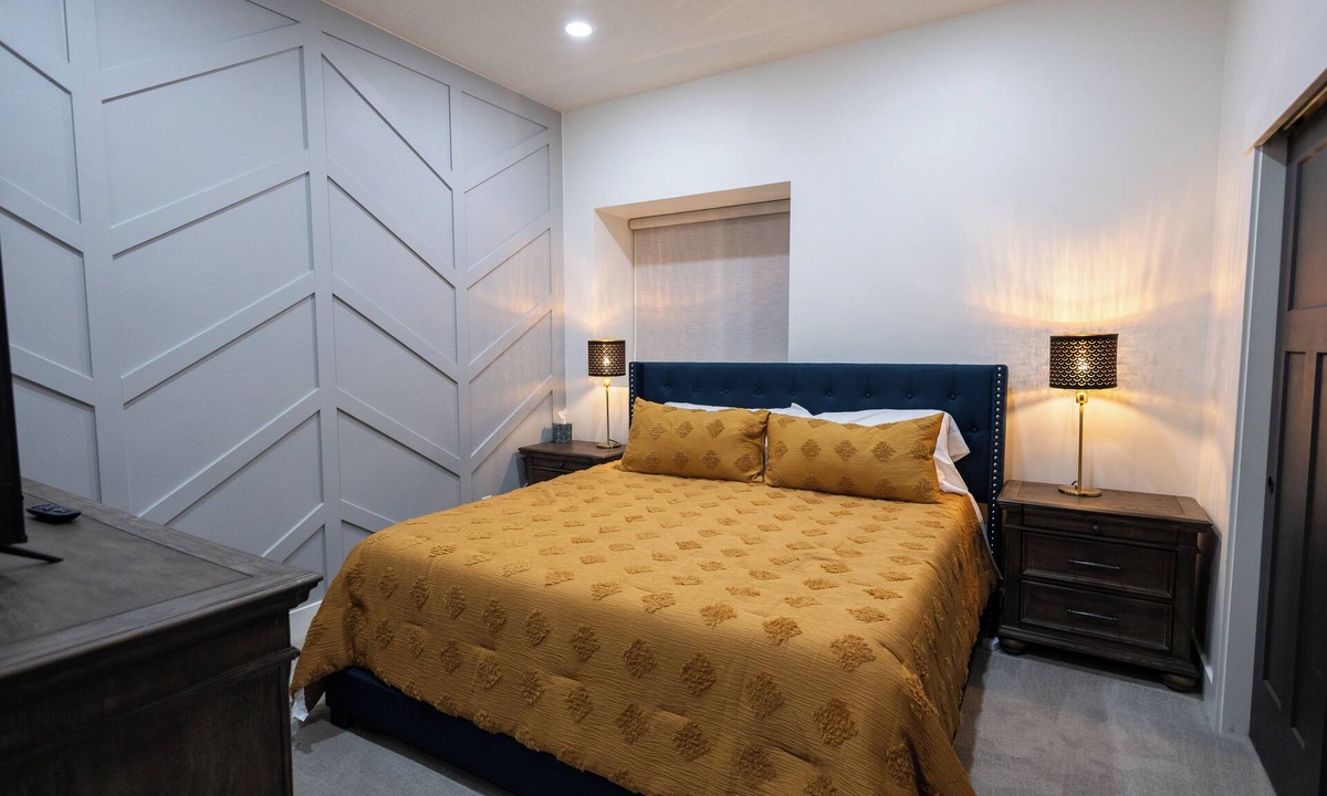Mapleton Apartment | Spacious and modern basement apartment in serene Mapleton