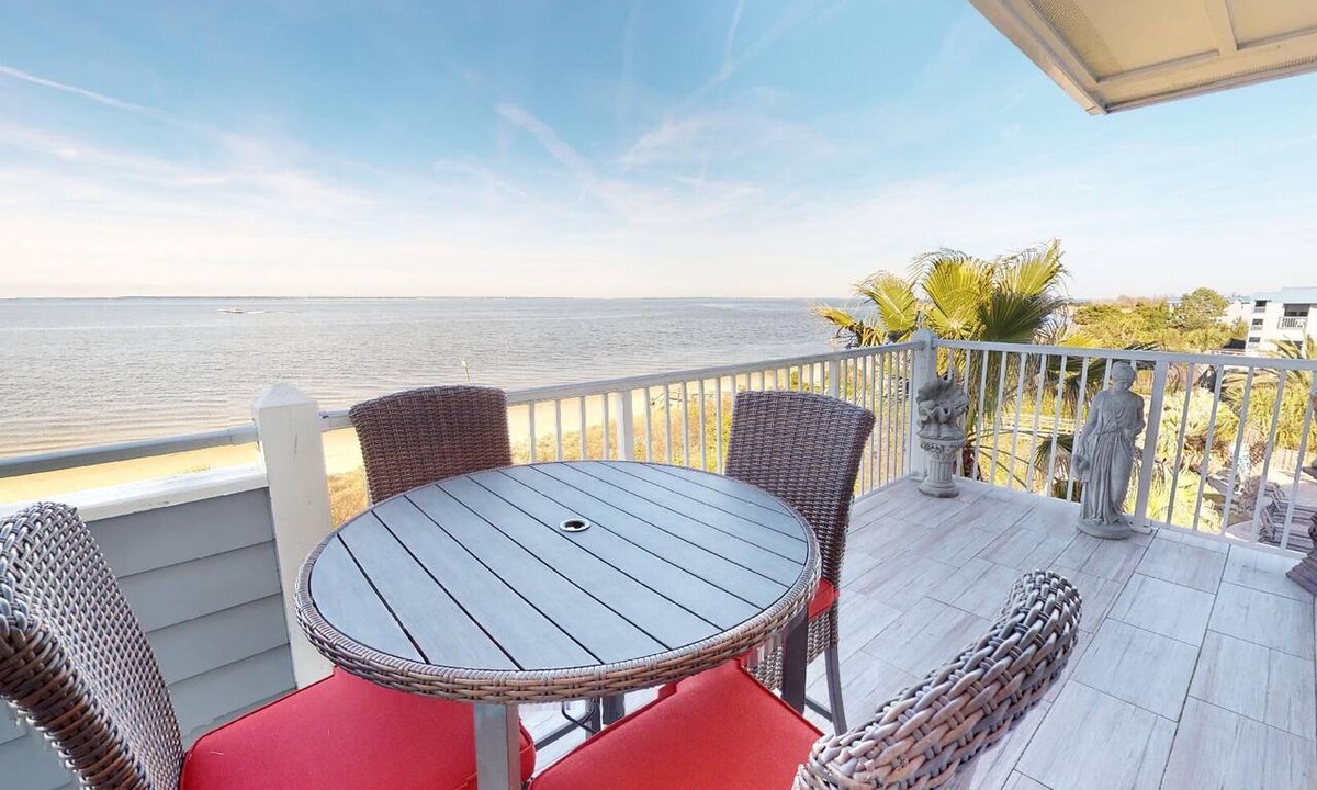 Tybee Island Condo | Spacious, bayfront villa w. community pool + fantastic views!