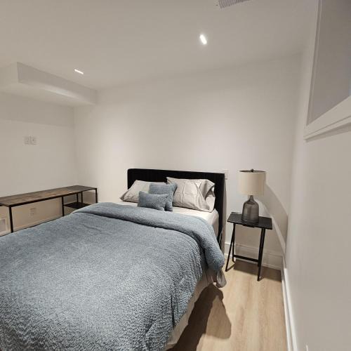 Milton Apartment | Spacious Bright 9ft Ceiling with Private Entrance