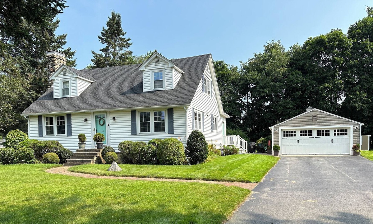 Rye House | Spacious Cape style home in Rye, New Hampshire.
