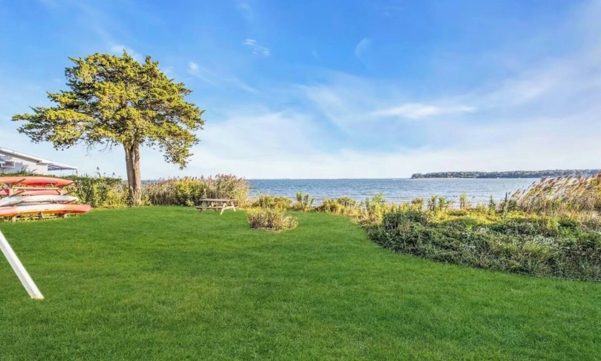 Hampton Bays House | Spacious Central Hampton's New Reno with AC gym and Private waterfront Beach