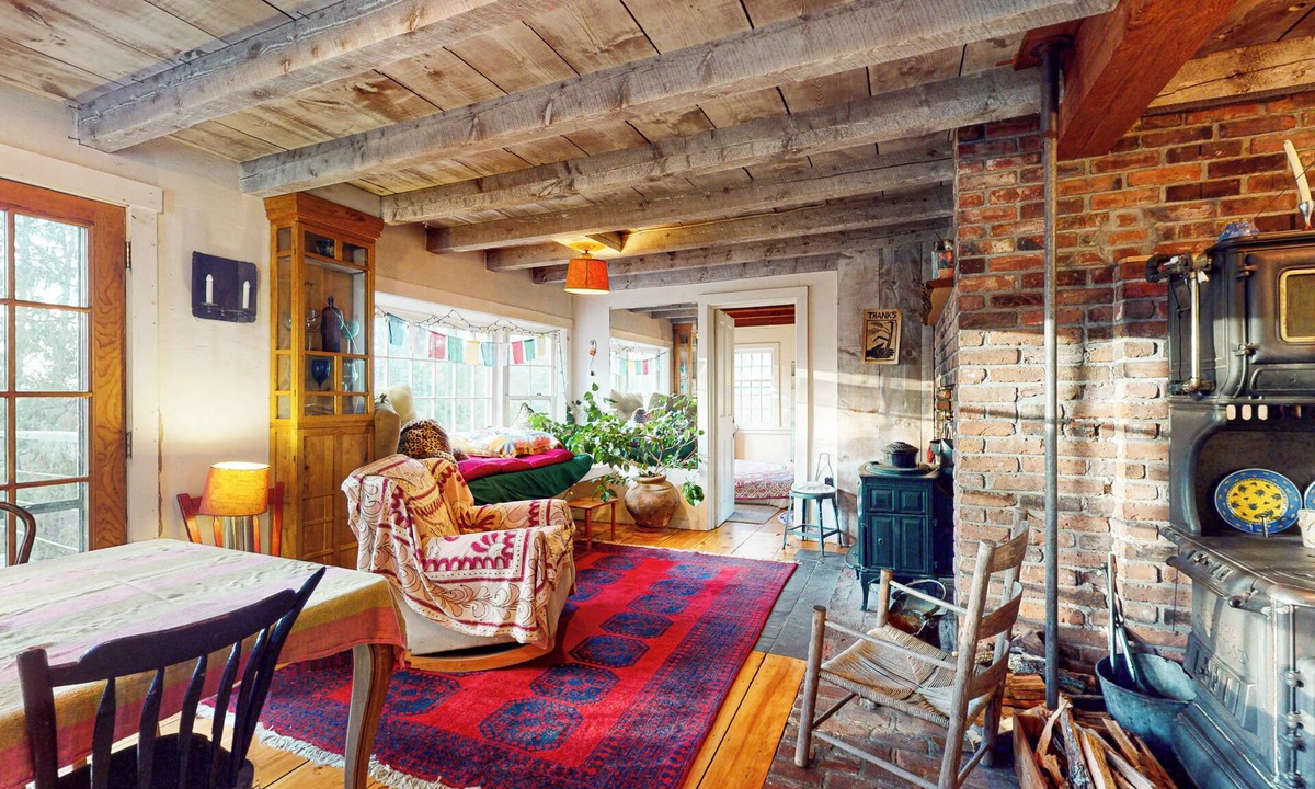 Calais House | Spacious & Historic Plainfield Home w/Yard!