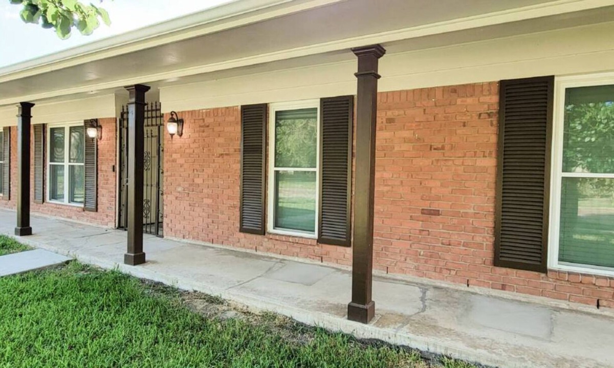 Southeast Houston House | Spacious home, between Hobby & Downtown Sleeps 10