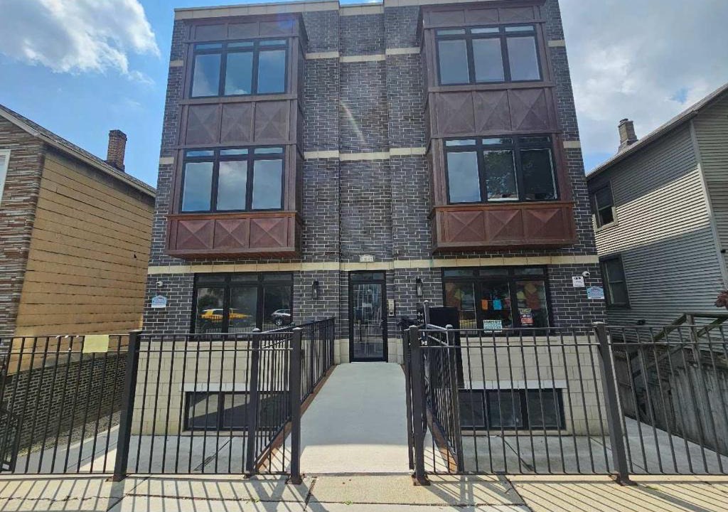 Lower West Side Apartment | Spacious Modern Pilsen Retreat Sleeps 8 Near Downtown Chicago