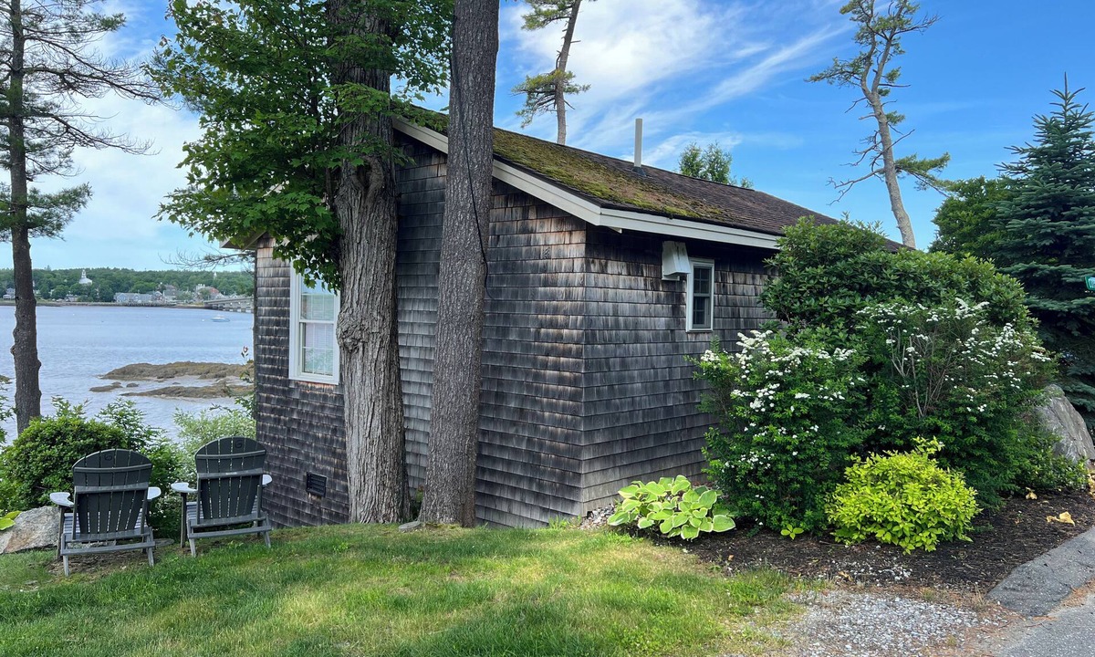 Wiscasset Cottage | Spectacular Waterfront Cottage: Charming Getaway on The Sheepscot River