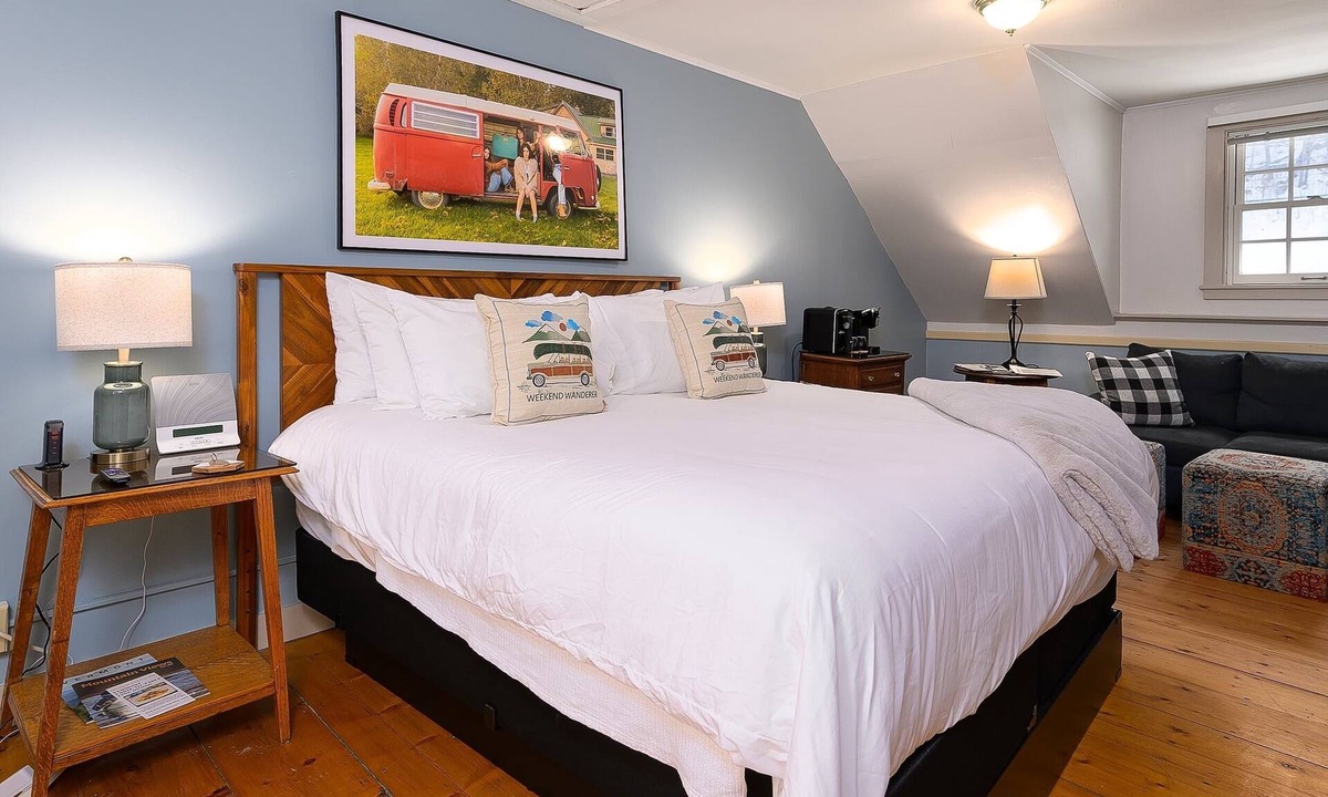 Stowe Bed & Breakfast | Sterling Mountain+Breakfast @the Brass Lantern Inn