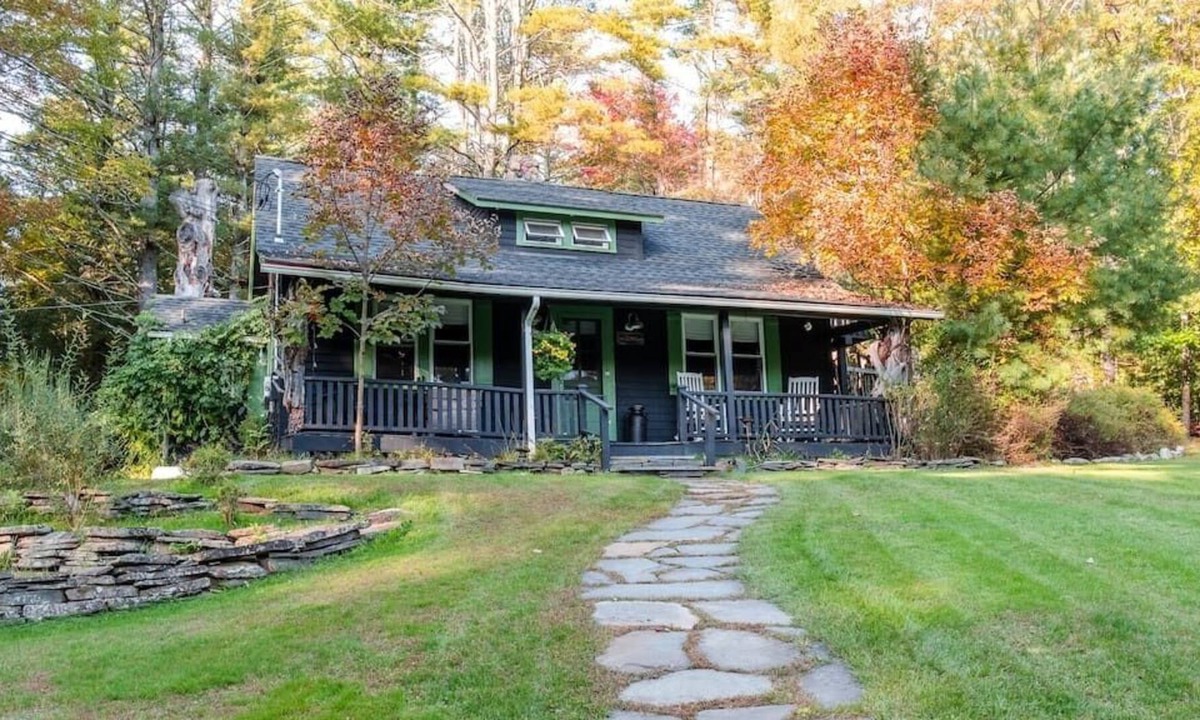Yulan Cabin | Sticks & Stones - Whimsical Escape near Barryville