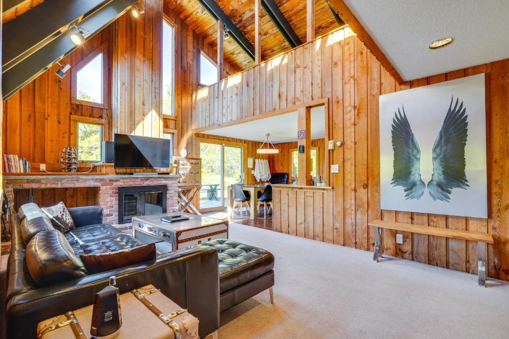 Stratton Mountain House | Stratton Shuttle Access! Vermont Mountain Hideaway