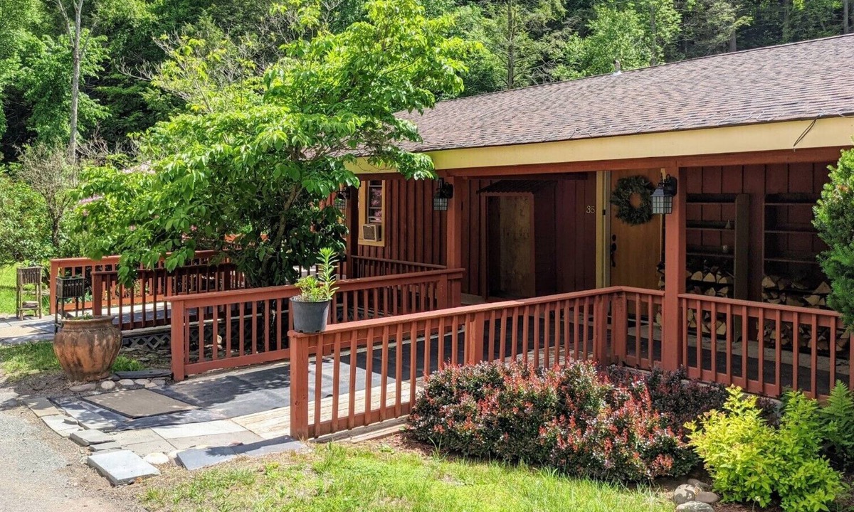 Shandaken House | Stream-side tranquility, Wood burning pizza oven!
