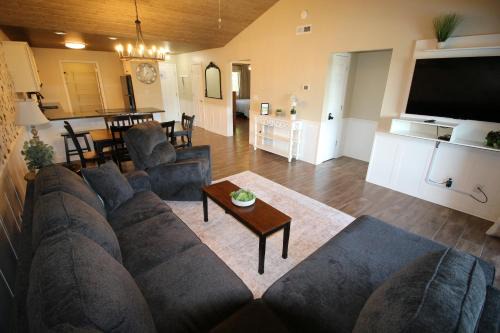 Table Rock Apartment | Stunning 2 Bdrm/2 Bath Pointe Royale Resort & Golf