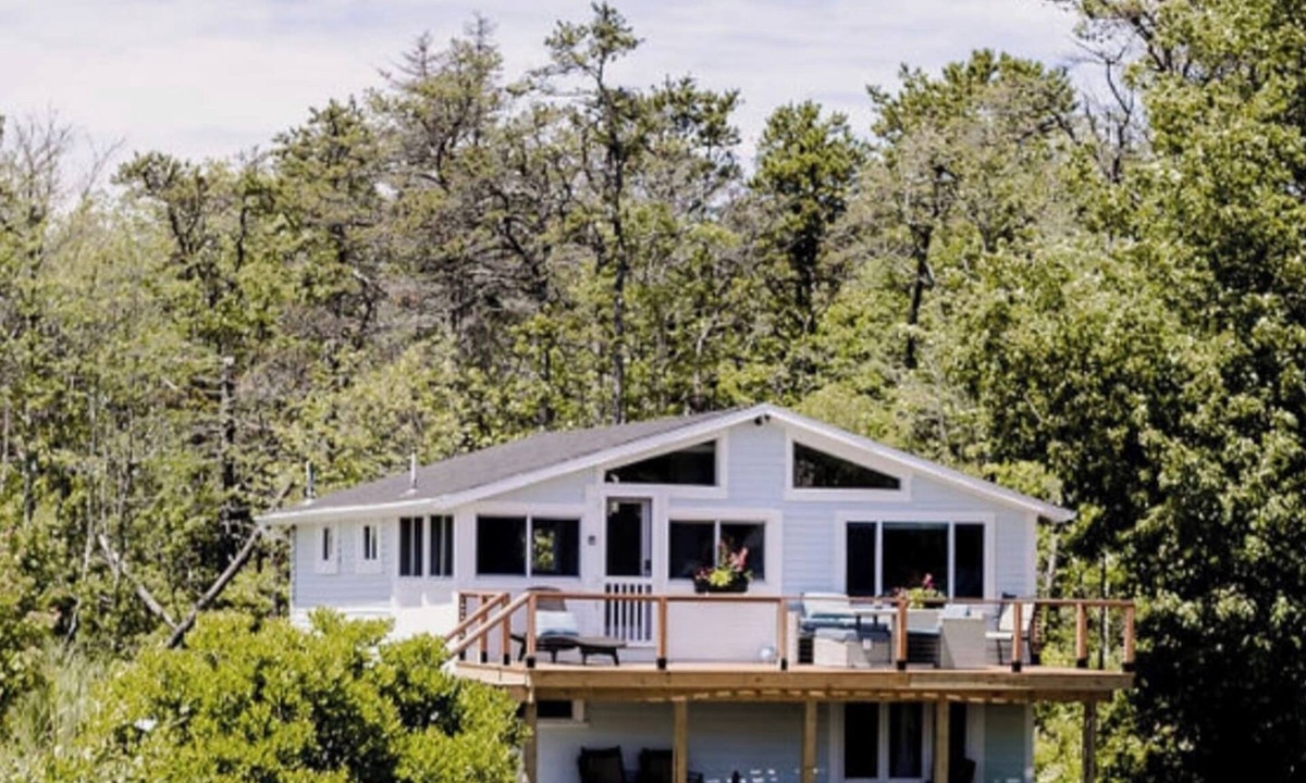 Granite Point Cottage | Stunning Views, Renovated Beach Cottage~Maine