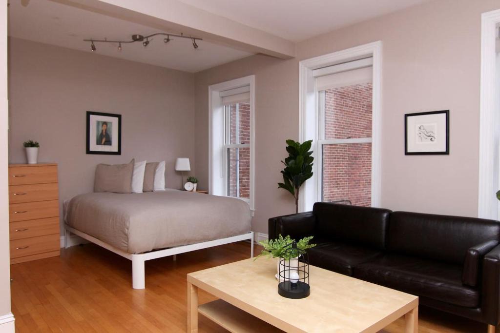Columbus Apartment | Stylish Downtown Studio in the SouthEnd, C.Ave# 2
