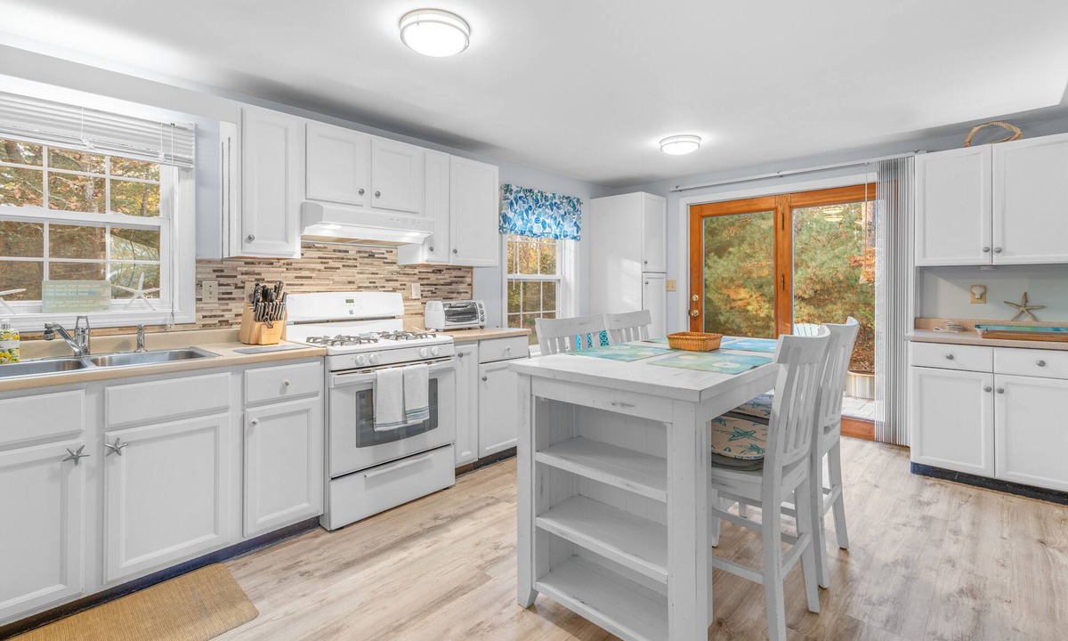 New Seabury House | Summersea – Charming 4 BDR in Golf Community, Steps to Ockway Bay