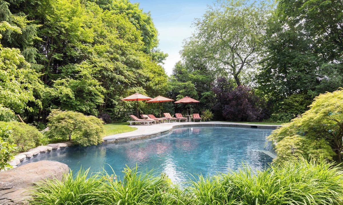 Bridgehampton House | Summerset Villa by Rove Travel | Home w/Pool & Hot Tub