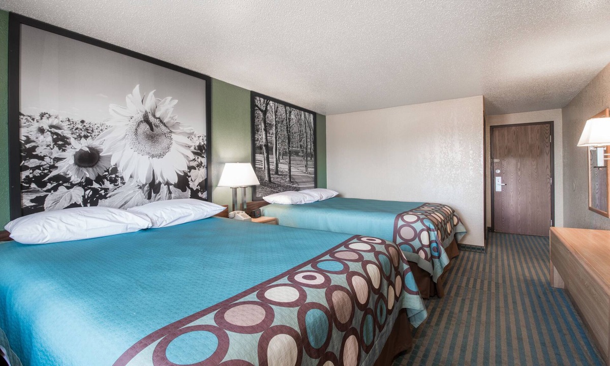 Devils Lake Hotel | Super 8 by Wyndham Devils Lake