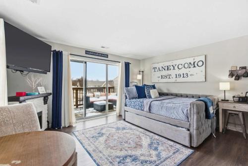 Table Rock House | TaneyCoMo Topia Quaint Studio