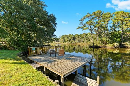 Mobile House | Tara's Riverfront Hideaway