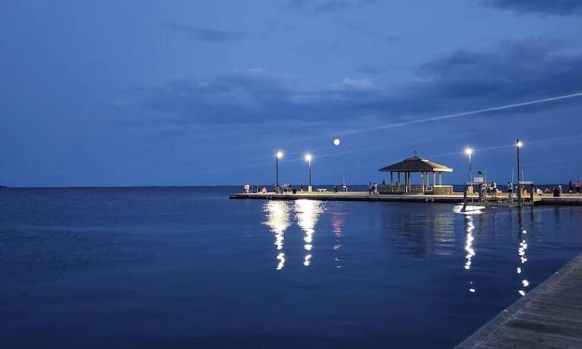 Patchogue House | The Bay House Patchogue Bay & Town 15 Minutes Walk