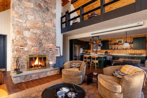 Fleischmanns House | The Bellows House - Views Deck Skiing
