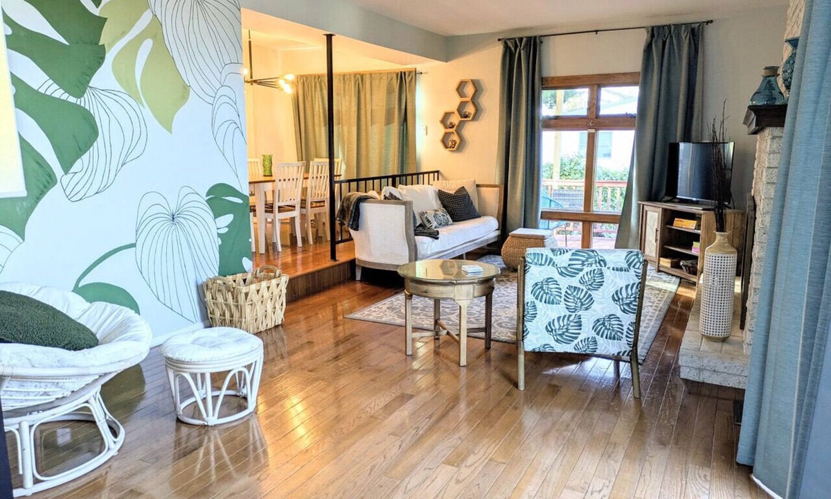 Villas House | The Brick Beach House, 2 King beds & pet friendly