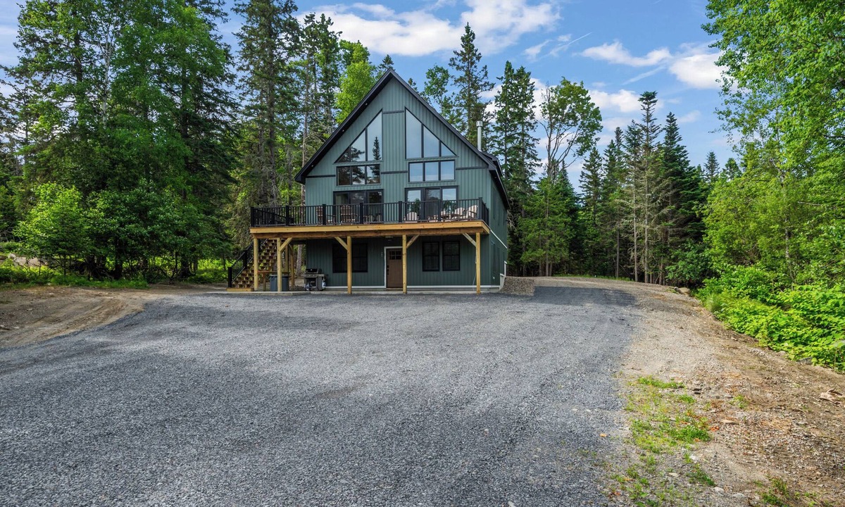 Rangeley House | The Camp on Cottage | Pet Friendly | Air Conditioning