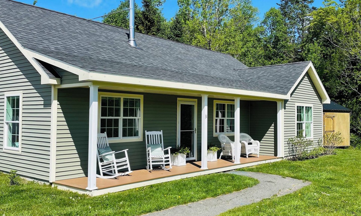 Ellsworth House | The Central Ranch— minutes to Acadia & Coastal Maine
