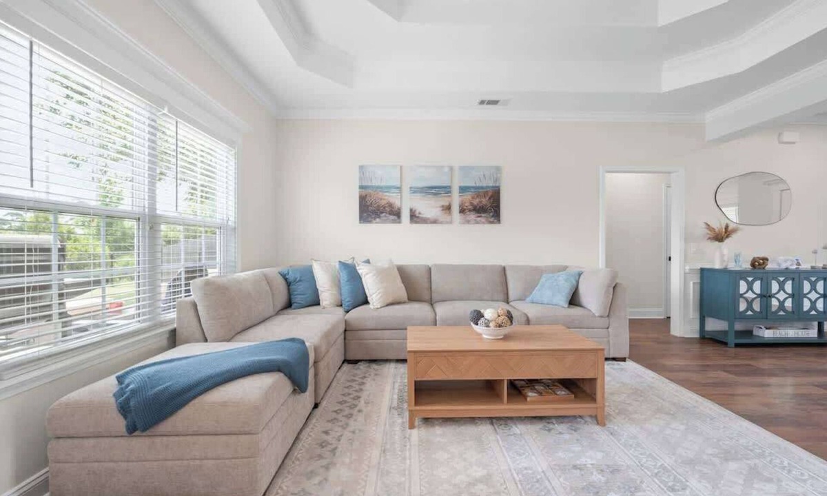 Brunswick House | The Dock & Lantern Lakehouse