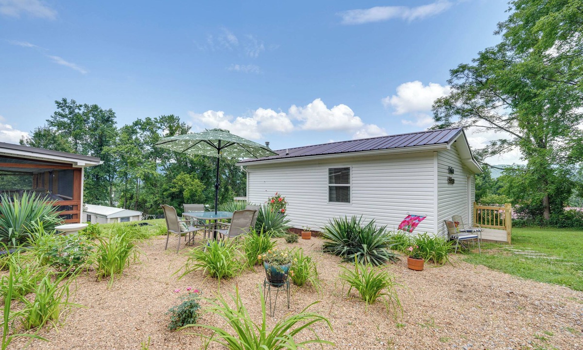 Banner Hill Cottage | 'The Garden Cottage' w/Yard & Views in Erwin!