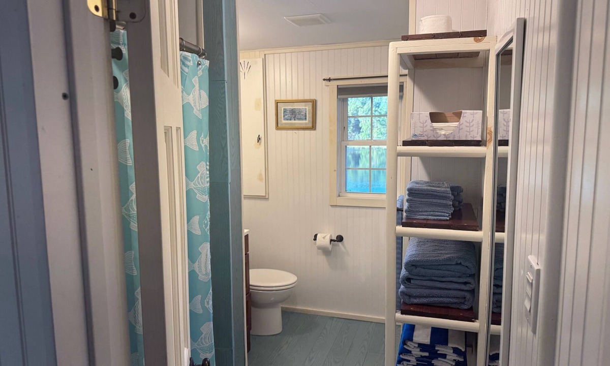 Wareham Center Cottage | The Secret Hide-Out Waterfront Cottage w/Kayaks and Fire Pit