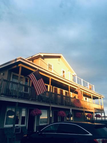 Old Orchard Beach Hotel | The Skylark Beach Inn