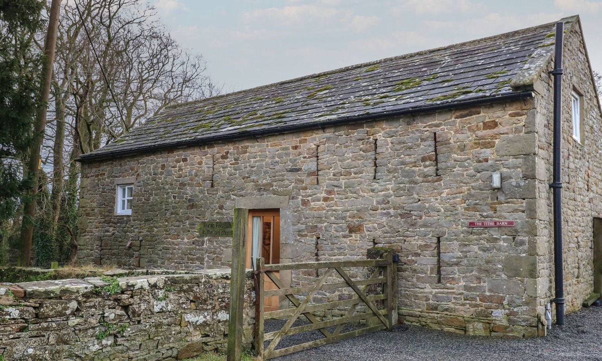Fremington Cottage | THE TITHE BARN, pet friendly, with open fire in Barnard Castle