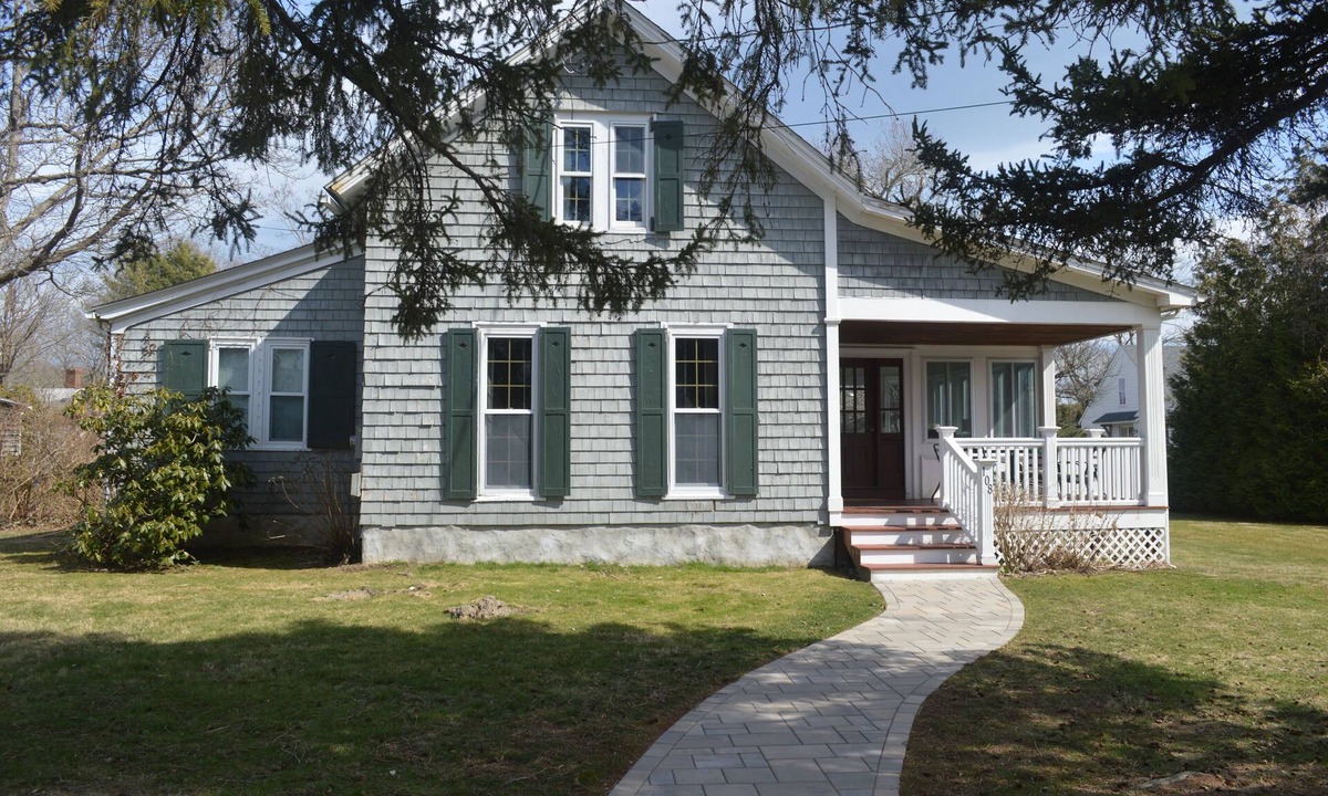 Narragansett Pier House | Three bedrooms, two baths. Walk to beach, shops, and restaurants.
