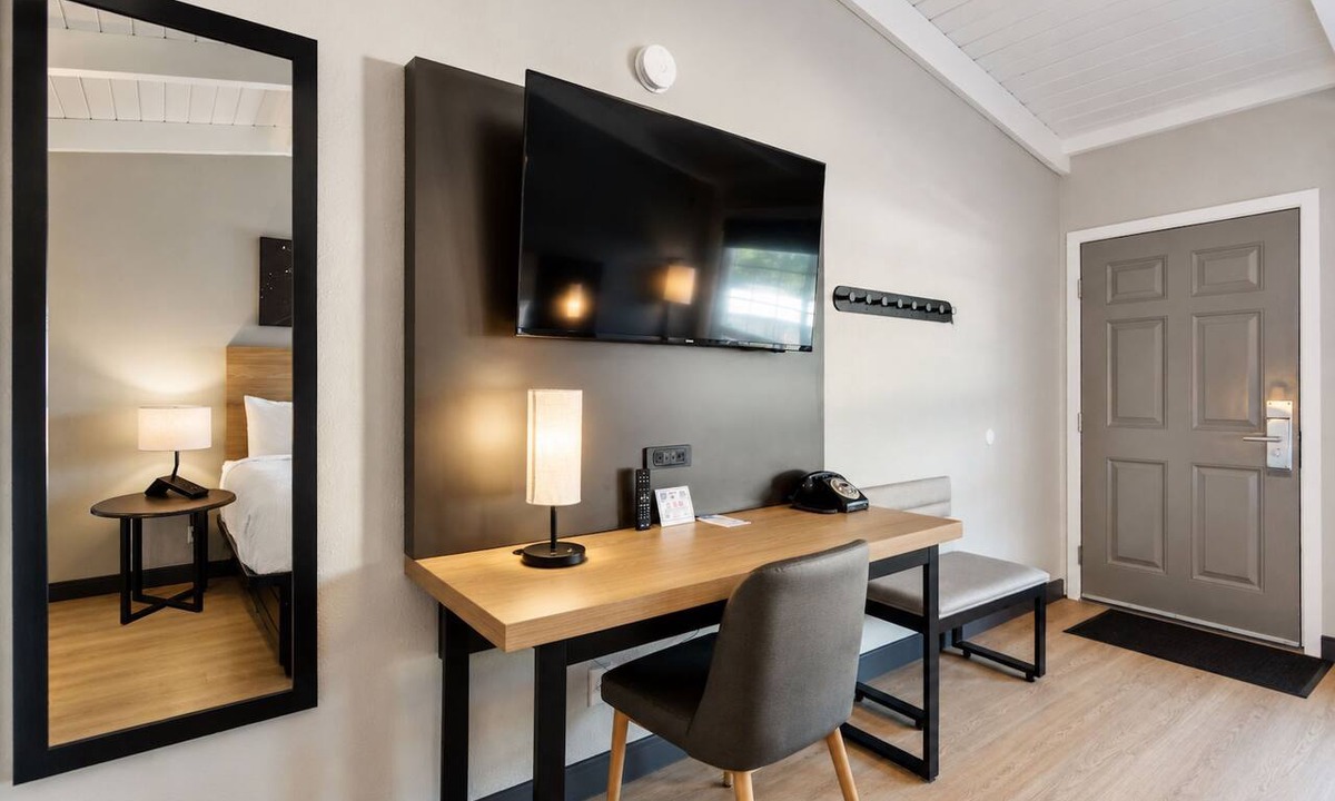 Downtown Hotel | Thunderbird Lodge