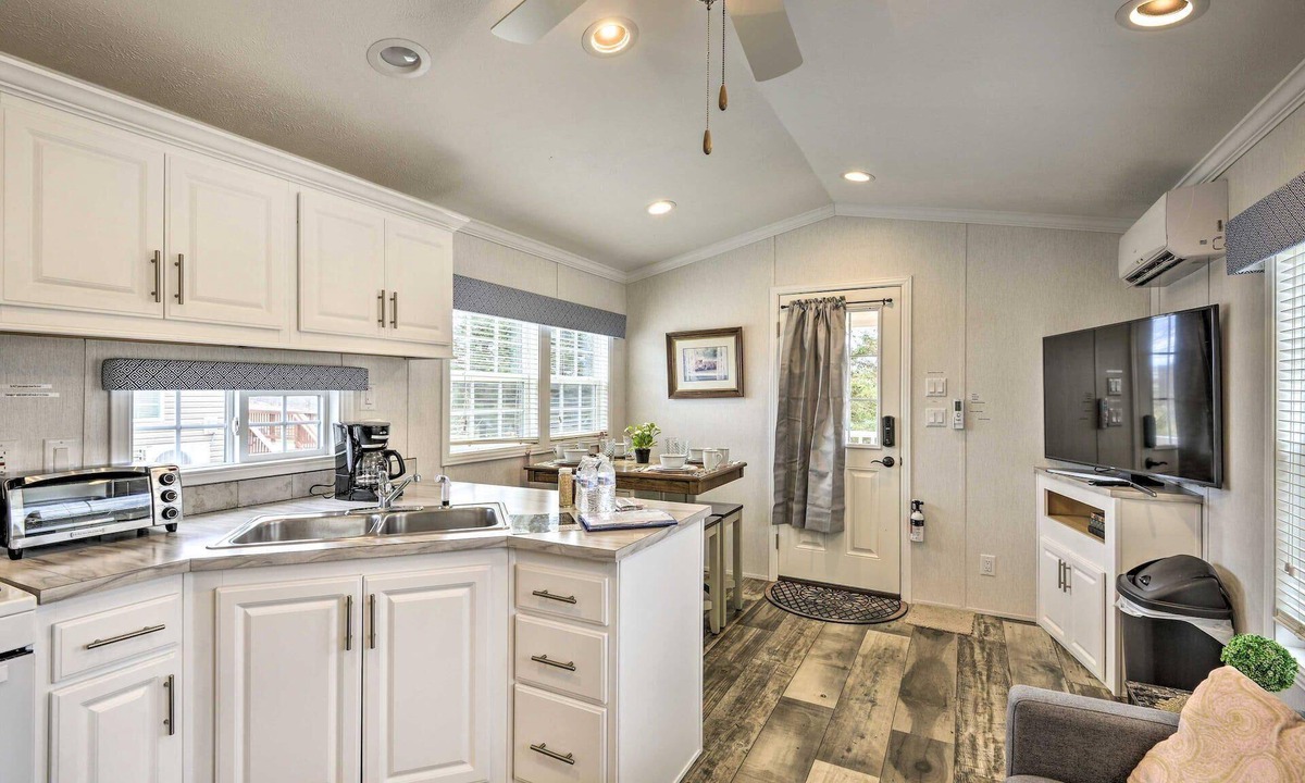 Pleasant Mount Villa | Timeless Gatherings Across Suites and Villas