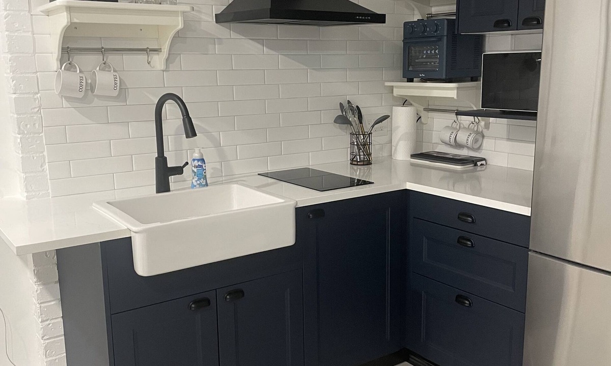 District of North Vancouver Apartment | Tiny Blue Studio