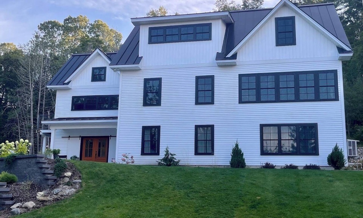 Lee House | Tranquil lakeside and trailside 5-bedroom house in Lee with gourmet kitchen.
