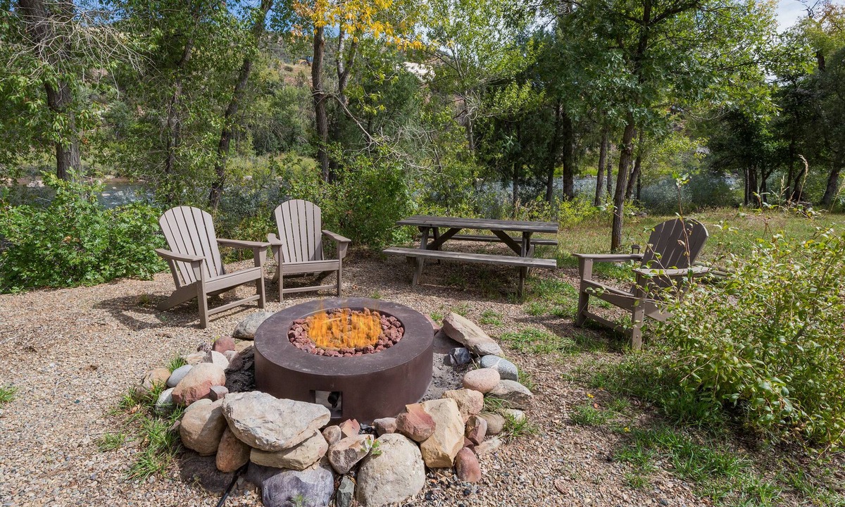 Durango House | Two Pet Friendly Rustic Cabins on the Animas River - 6 Min to Downtown DGO